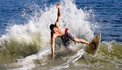 爱游戏体育下载-皇马主帅果敢倚重22岁天才！贝林厄姆传射建功导演绝平，阿隆索五次调兵遣将终成空