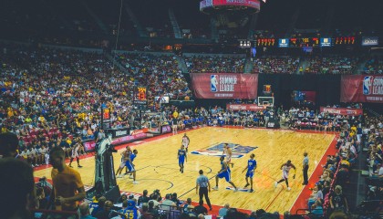 【爱游戏】胡荷韬时隔一年再战日韩，自信差距未见拉大 中国体育新星展现实力与韧性