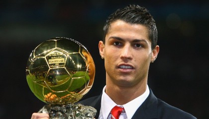 爱游戏网页版：恒大下半场逆转显神威，国安自乱阵脚争冠路添堵