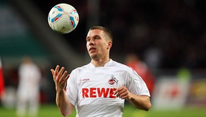 爱游戏网页版：EDG与DMO揭幕战打响，剑仙的上单风采能否引领战局？