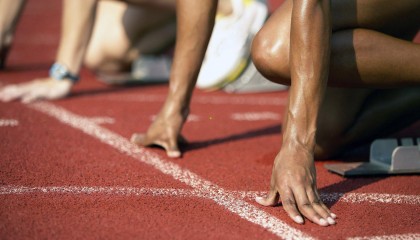 爱游戏在线登录_曼联4-1横扫副班长狼队豪取三场不败，距英超前四仅1分！31岁队长双响+助攻独造3球率队狂飙