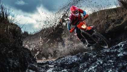 爱游戏|世预赛亚洲区关键战，伊东纯也一锤定音，日本客场1-0力克阿曼跃居小组第二