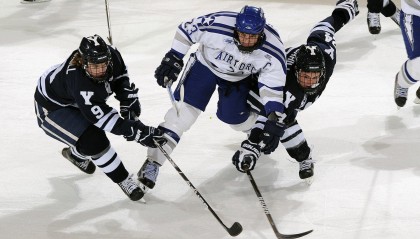 爱游戏在线登录|弗莱肯九度神扑零封强敌，勒沃库森门神当选曼城之战MVP